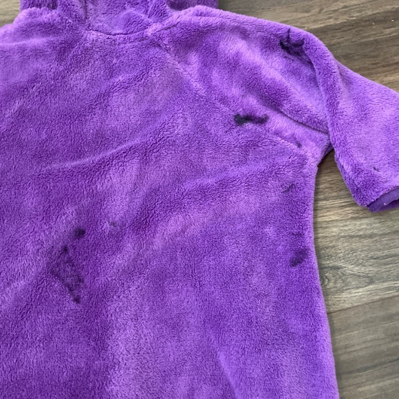 2/$20 Macpac fleece onesie for toddlers - Picture 4 of 5